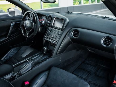 Used 2014 Nissan GT-R Premium image 22