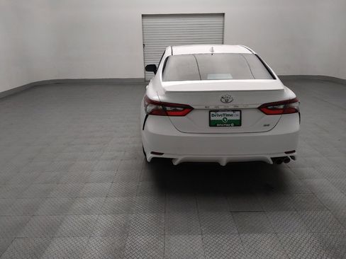 Used 2022 Toyota Camry SE FWD image 6