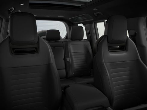 New 2026 Land Rover Defender 110 AWD/4WD image 6