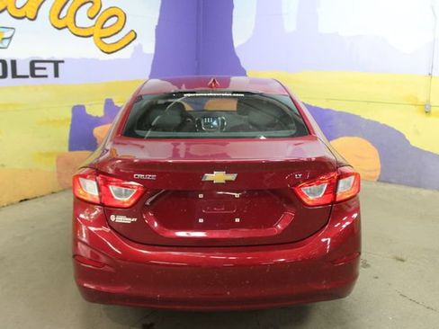 Used 2018 Chevrolet Cruze LT w/ LT Convenience Package FWD image 7
