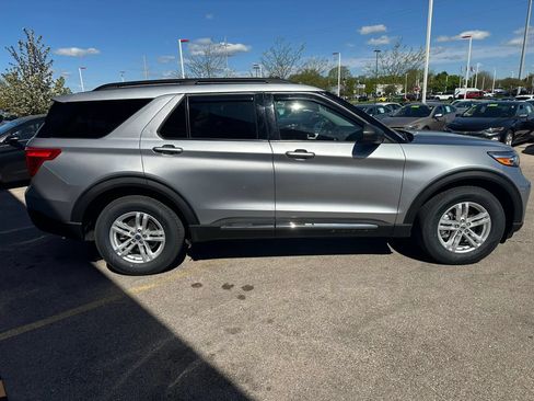 Used 2023 Ford Explorer XLT w/ Equipment Group 202A AWD/4WD image 4