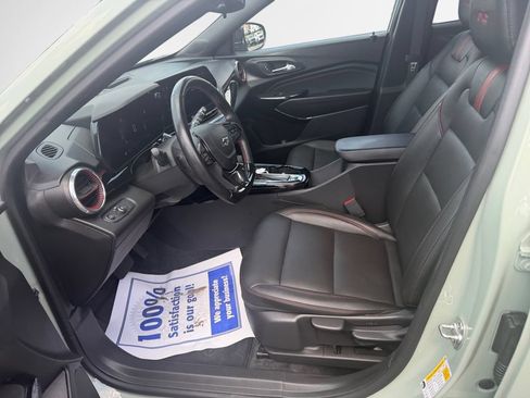 Used 2024 Chevrolet Trax RS w/ Sunroof Package FWD image 12