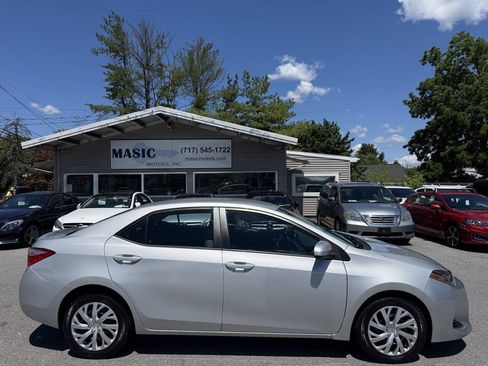 Used 2019 Toyota Corolla LE FWD image 2