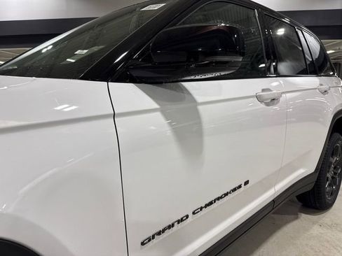 New 2025 Jeep Grand Cherokee Limited image 4