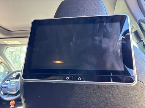 Used 2024 Toyota Sienna XSE image 29