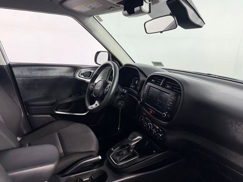 Used 2025 Kia Soul LX FWD image 34