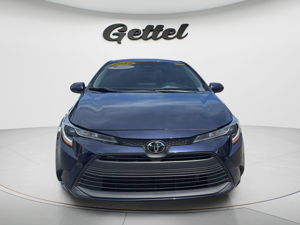 Used 2025 Toyota Corolla LE FWD image 2