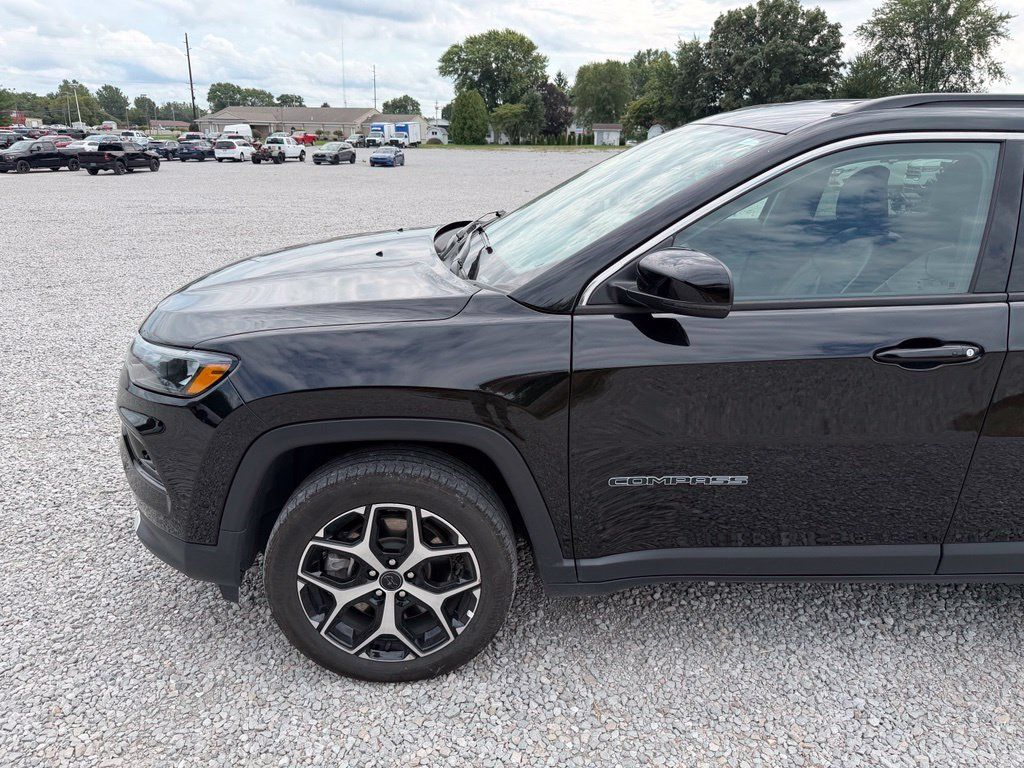 Used 2025 Jeep Compass Limited AWD/4WD image 25