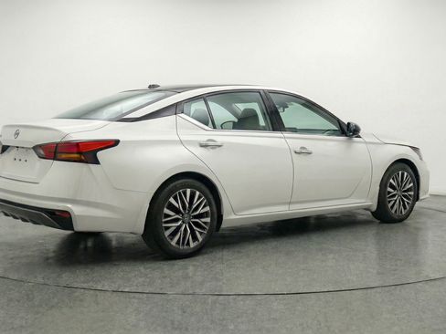 Used 2025 Nissan Altima 2.5 SV image 9
