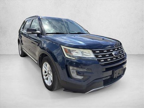 Used 2016 Ford Explorer XLT w/ Equipment Group 202A FWD image 7