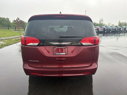 Used 2023 Chrysler Voyager LX FWD image 9