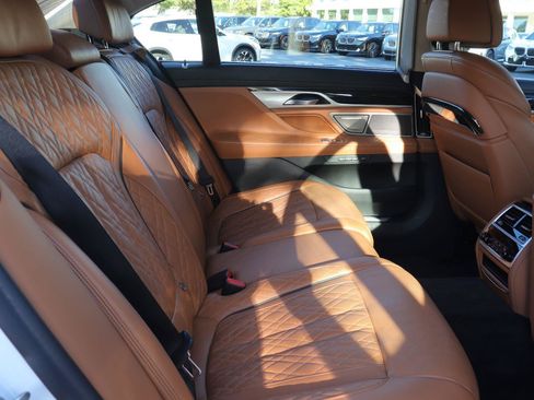 Used 2022 BMW 750i xDrive w/ Luxury Rear Seating Package AWD/4WD image 17