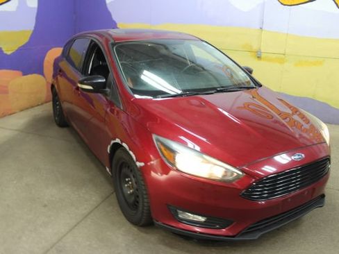Used 2016 Ford Focus SE w/ Equipment Group 201A FWD image 2