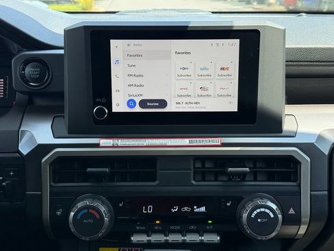 Certified 2025 Toyota Tacoma SR5 AWD/4WD image 26