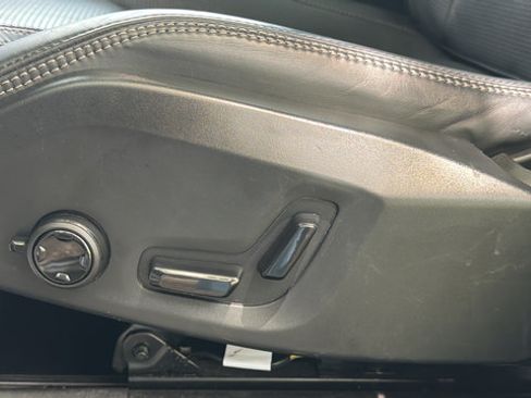 Used 2025 Volvo XC60 B5 Ultra w/ Protection Package Premier AWD/4WD image 13