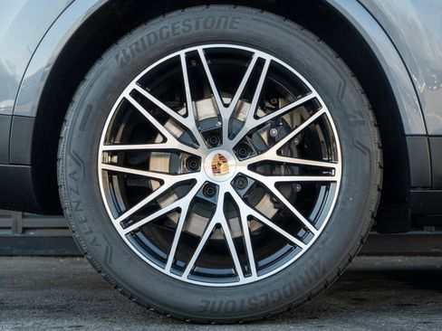 New 2026 Porsche Cayenne image 14