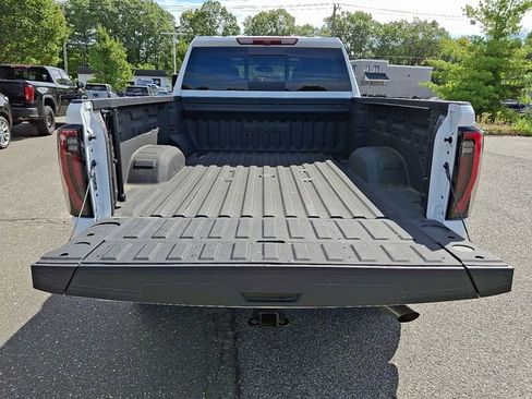 Used 2025 GMC Sierra 2500 AT4 image 32