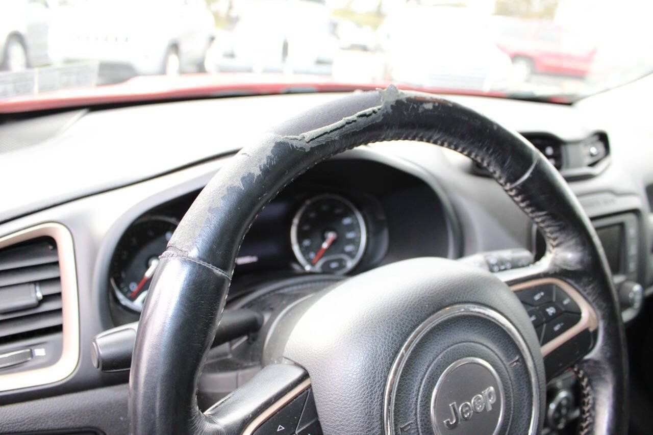 Used 2017 Jeep Renegade Limited AWD/4WD image 17
