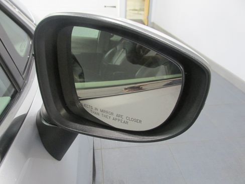 Used 2023 Chrysler Pacifica Touring-L FWD image 17