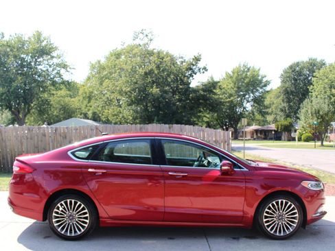 Used 2017 Ford Fusion SE w/ Fusion SE Technology Package AWD/4WD image 10