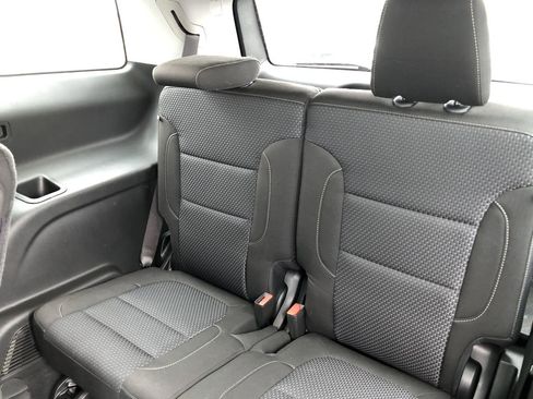 Used 2023 GMC Acadia SLE w/ Driver Convenience Package image 12