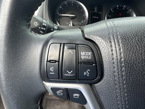 Used 2016 Toyota Highlander XLE image 29