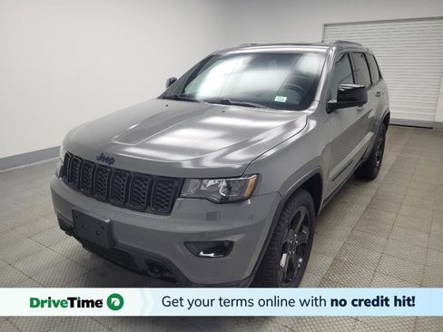 Used 2019 Jeep Grand Cherokee Laredo image 1