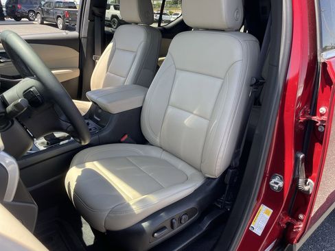 Certified 2023 Chevrolet Traverse LT w/ LT Premium Package AWD/4WD image 19