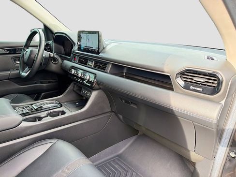 Used 2025 Honda Pilot Touring image 32