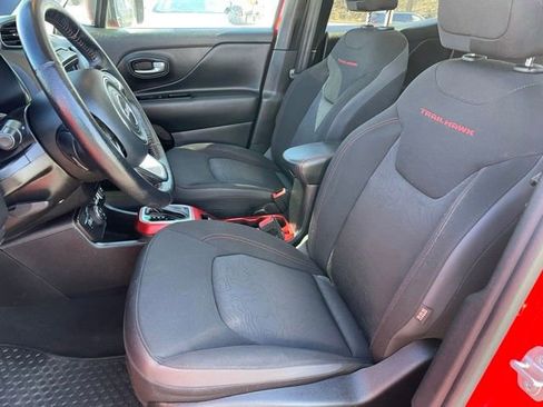 Used 2019 Jeep Renegade Trailhawk w/ Cold Weather Group II AWD/4WD image 6
