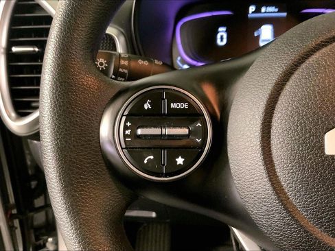 Used 2025 Kia Soul LX image 18