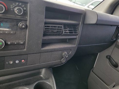 Used 2014 Chevrolet Express 2500 RWD image 12