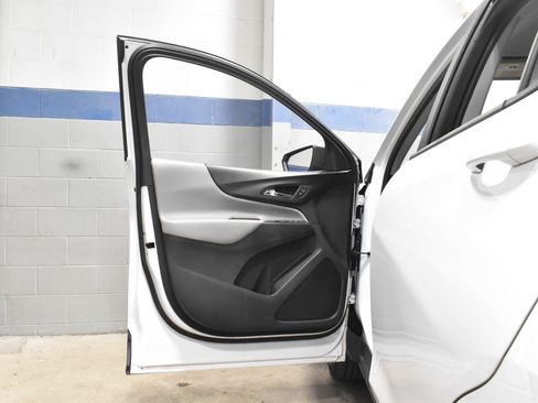 Used 2020 Chevrolet Equinox LS w/ LS Convenience Package FWD image 11