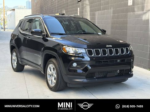 Used 2025 Jeep Compass Latitude AWD/4WD image 1