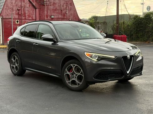 Used 2018 Alfa Romeo Stelvio Sport w/ Quick Order Package 22J Sport AWD/4WD image 2