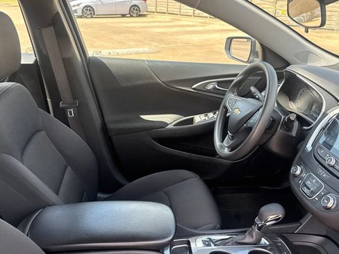 Used 2025 Chevrolet Malibu LS FWD image 32