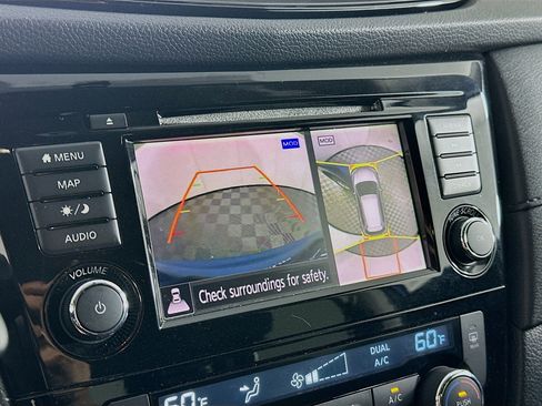 Used 2018 Nissan Rogue SV w/ Premium Package image 21