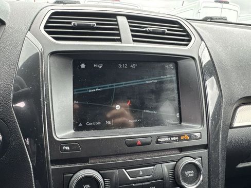 Used 2018 Ford Explorer XLT w/ Equipment Group 202A image 18