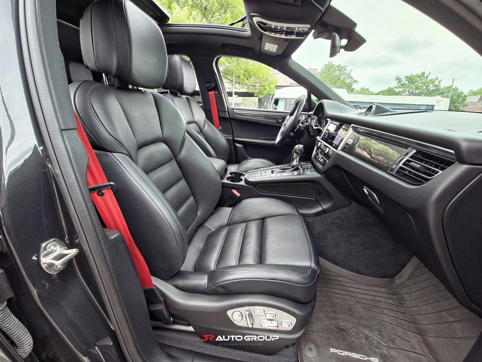 Used 2020 Porsche Macan S AWD/4WD image 34