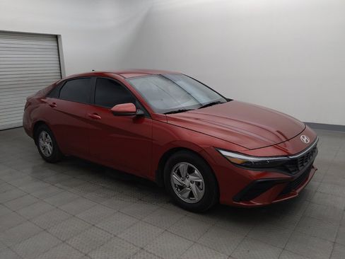 Used 2025 Hyundai Elantra SE FWD image 11