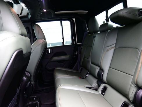 New 2025 Jeep Gladiator Mojave image 14