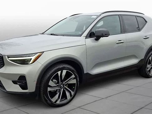 Used 2023 Volvo XC40 B5 Ultimate w/ Protection Package Premier image 4
