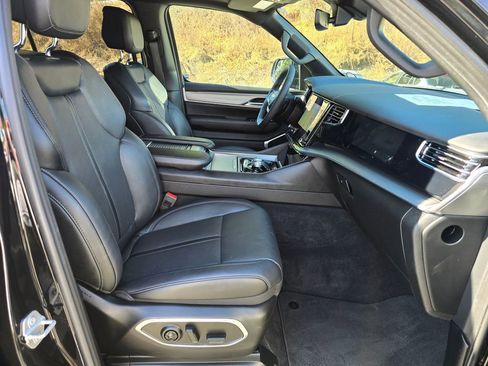 Used 2023 Jeep Wagoneer Series II image 30