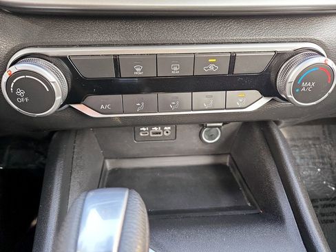 Used 2025 Nissan Altima 2.5 SV image 24