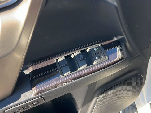 Used 2021 Lexus GX 460 Premium w/ Premium Package image 36