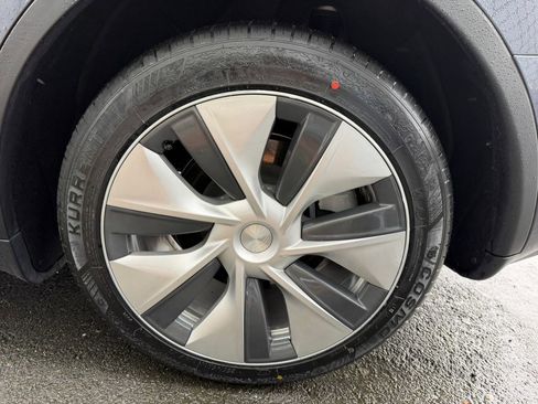 Used 2023 Tesla Model Y Long Range image 50