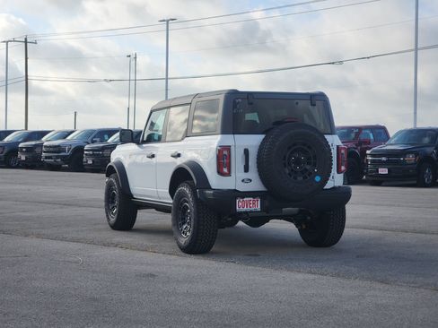 New 2026 Ford Bronco Badlands w/ Sasquatch Package AWD/4WD image 3