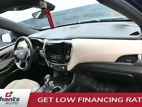 Used 2022 Chevrolet Traverse LS AWD/4WD image 12