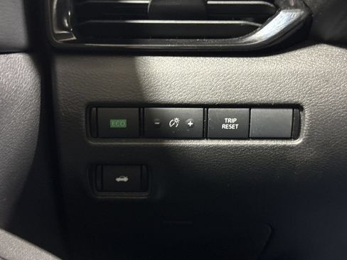 Used 2024 Nissan Sentra SV FWD image 18