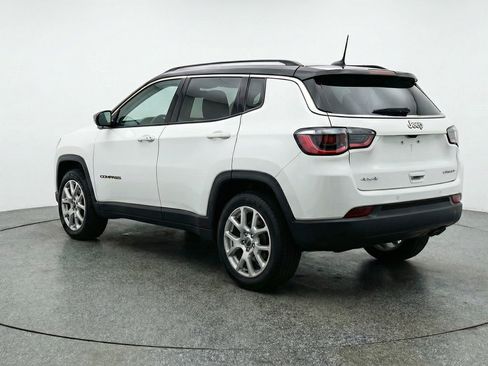 Used 2025 Jeep Compass Limited image 6
